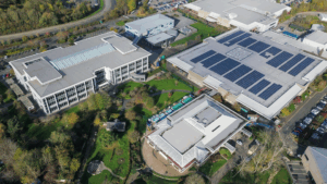 Beneficios de implementar paneles solares en industrias mexicanas