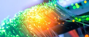 Ventajas de la fibra óptica energizada en infraestructuras empresariales